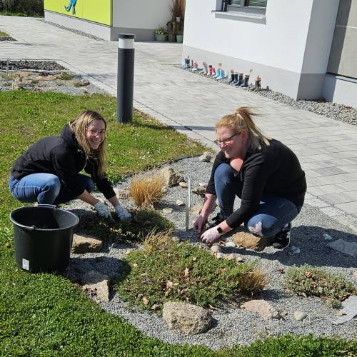 Aktion Kiesbeet für die Abschiedssteine